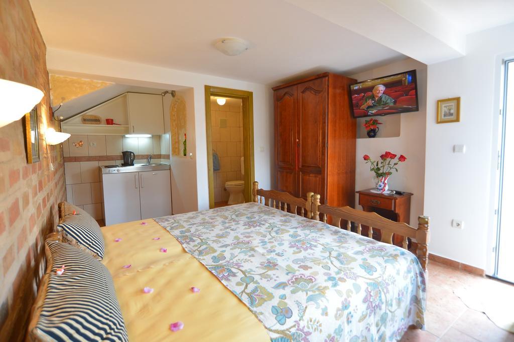 Apartments Palace Mira Mare ティヴァト エクステリア 写真
